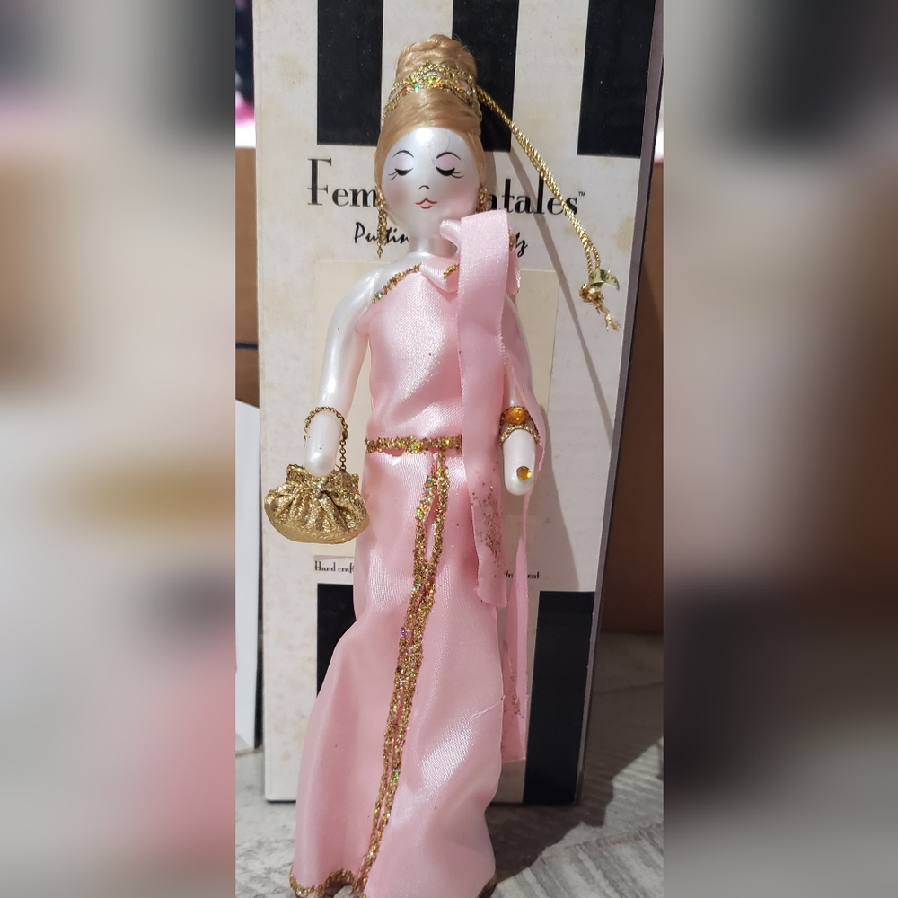 Vintage Alan B Silverstone Femme Fatales At The Gala 8" Ornament